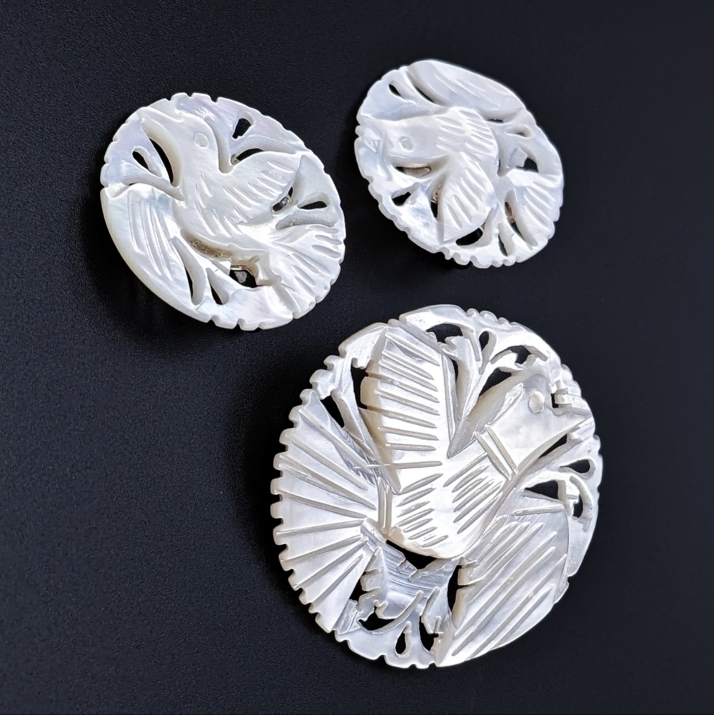 VINTAGE Mother Of Pearl Brooch And Earrings Set - Hand Carved In Bethlehem